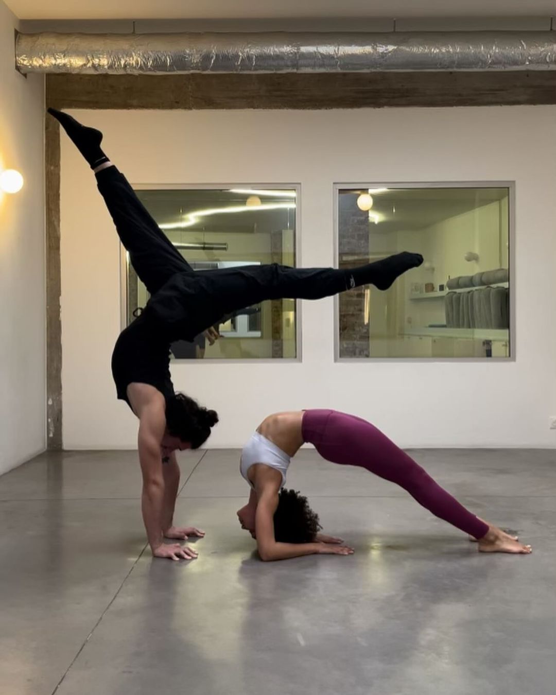 formation de inversions handstand yoga